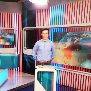 BeWooden - Jakub as TV anchorman