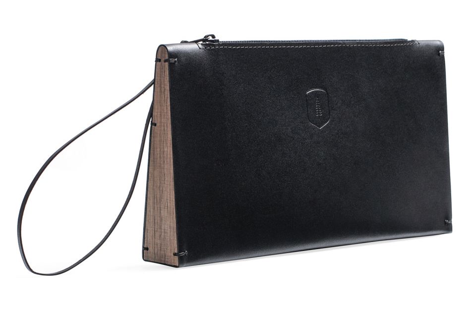 The elegant women's leather Caleo Clutch bag | BeWooden