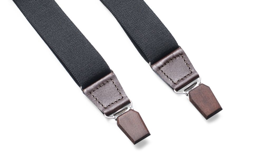 The stylish Brunn Suspenders with a wooden detail | BeWooden