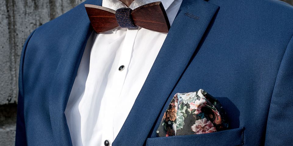 BeWooden - A man in a jacket with the wooden bow tie Choa