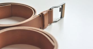 Functionality: Leather belt with a wooden detail