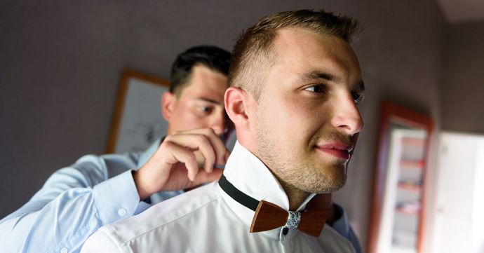 A wooden bow tie on your wedding