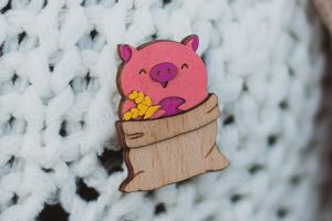 Brooch Pig in the rye