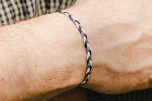 Knitted bracelet Apis