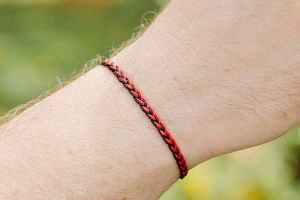 Knitted bracelet Red