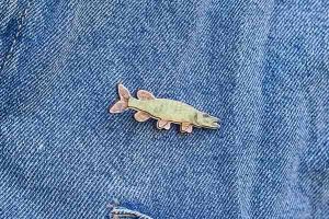 Wooden Brooch Pike– by Epipi