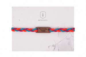Tropical knitted bracelet with wooden detail
