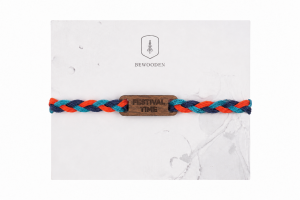 Coral knitted bracelet with wooden detail