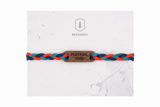 Coral knitted bracelet with wooden detail